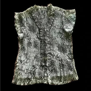 Signature by Larry Levine XL. Excellent condition. Never worn. Wrinkle free.